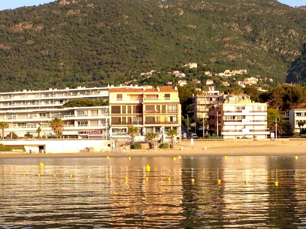 Hôtel Les Alizés Cavalaire-sur-Mer Exterior foto