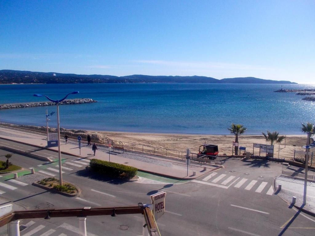 Hôtel Les Alizés Cavalaire-sur-Mer Exterior foto